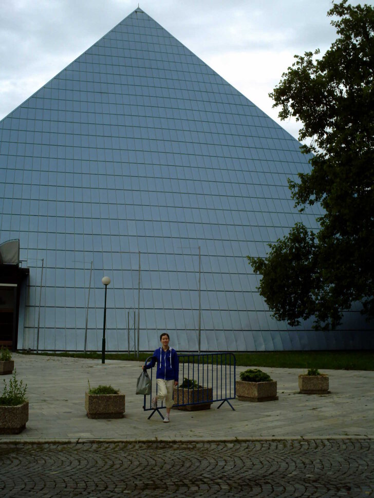 Голубая пирамида