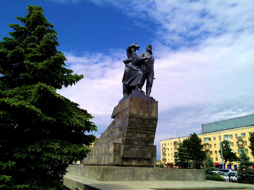 На площади