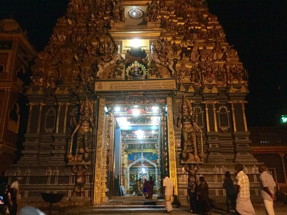 Индуистский храм Шри Муттамариамман на Шри Ланке