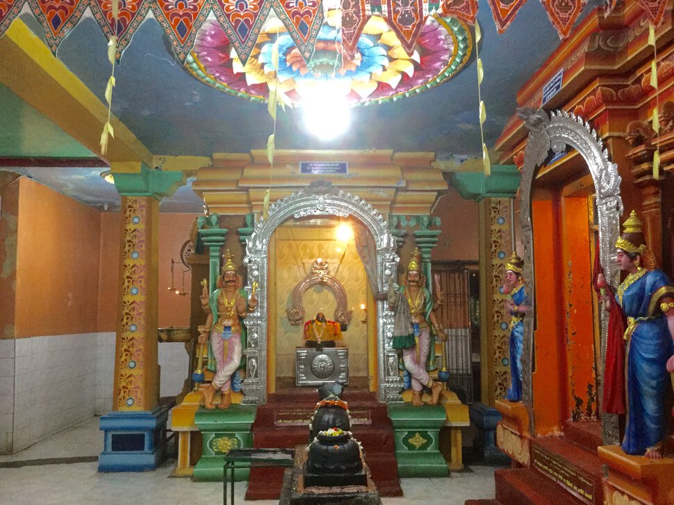 Индуистский храм в Матале