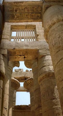 Колонны гипостильного зала храма Амона-Ра