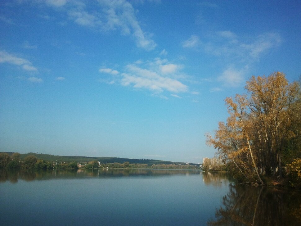 Осенью у реки