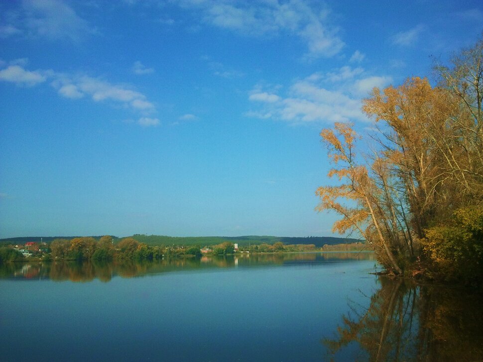 Осенью у реки