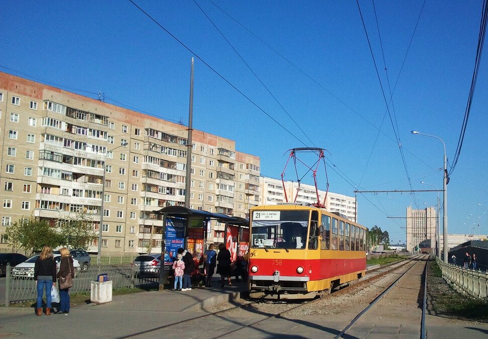 По проспекту