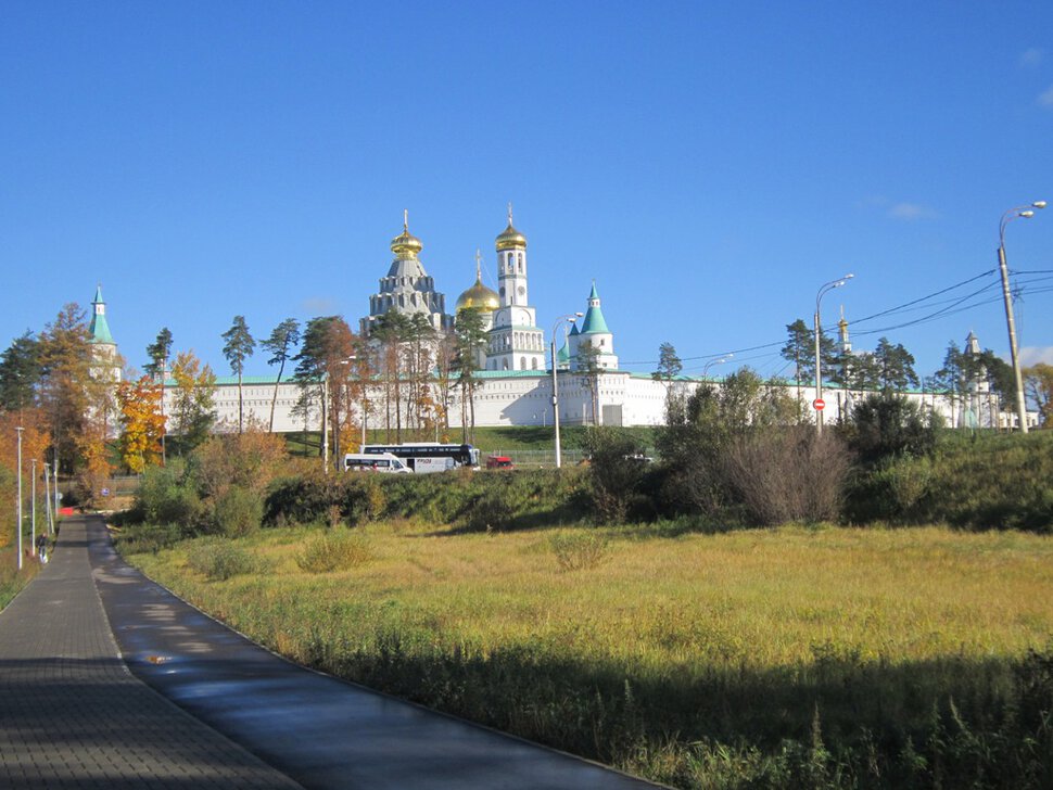 Вид на Воскресенский монастырь