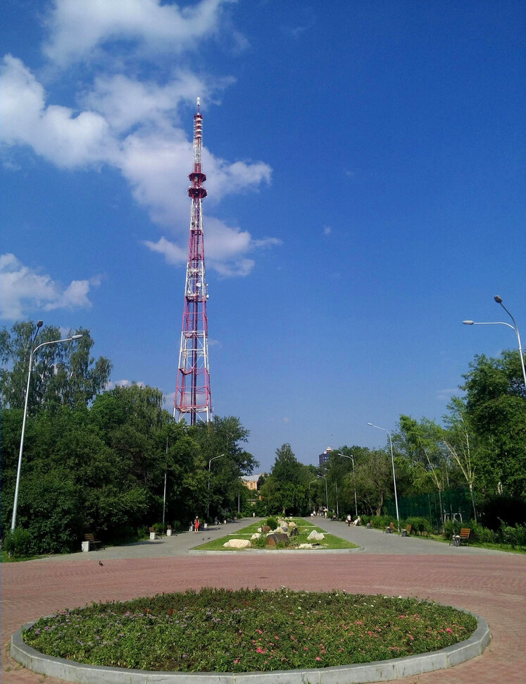 В парке у вышки