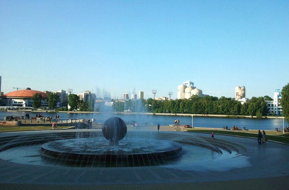 По набережной