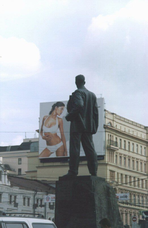 Реклама заведет и памятник