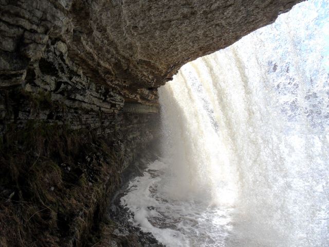 Внутри водопада
