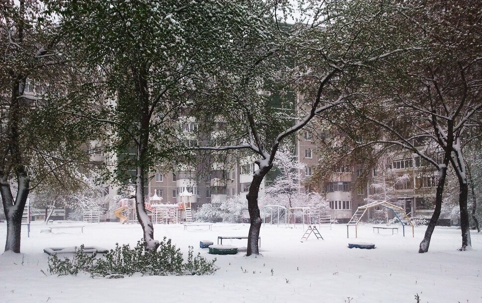 Во дворе