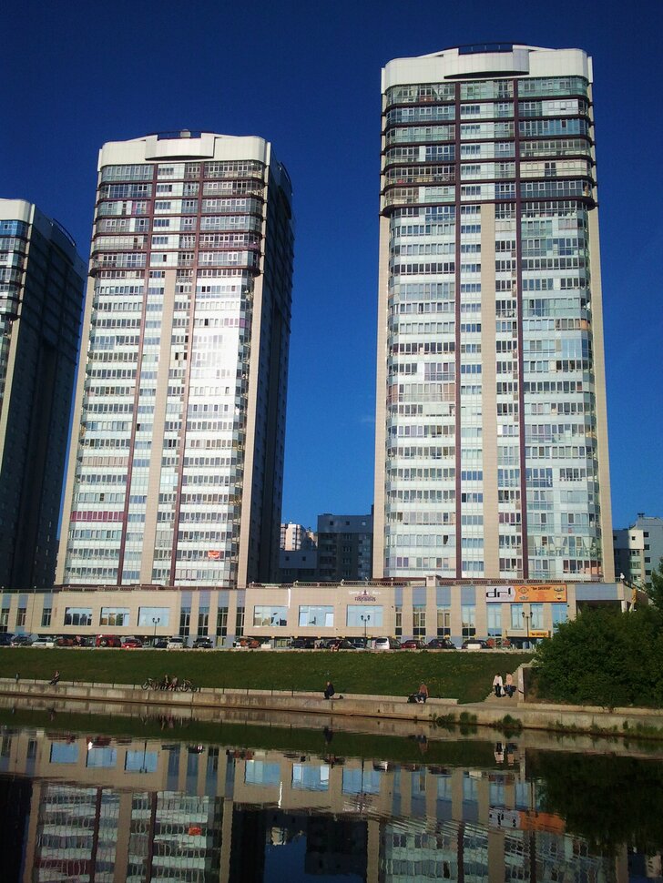 Домики у реки