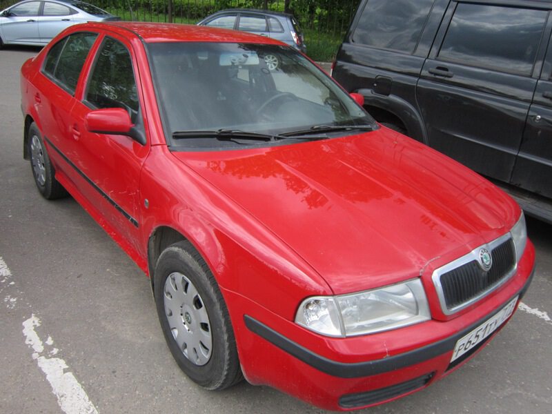 Красная Skoda