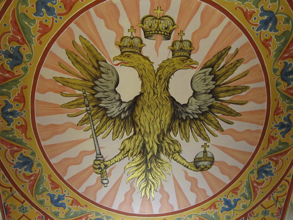 Медведь двуглавый орел башня кремля. Коломенский дворец хоромы царя двуглавый Орел. Двуглавый орёл на стенах Грановитой палаты Кремля.