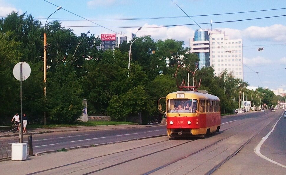 По проспекту