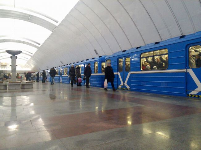 В метро
