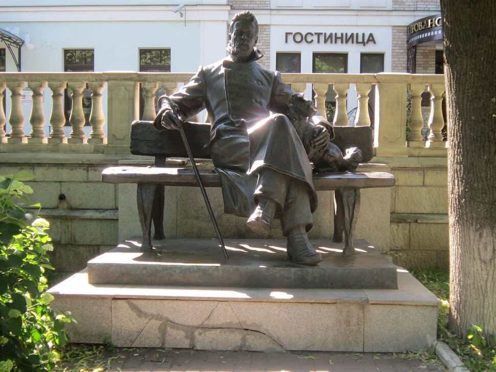 Звенигород. Памятник А. П. Чехову