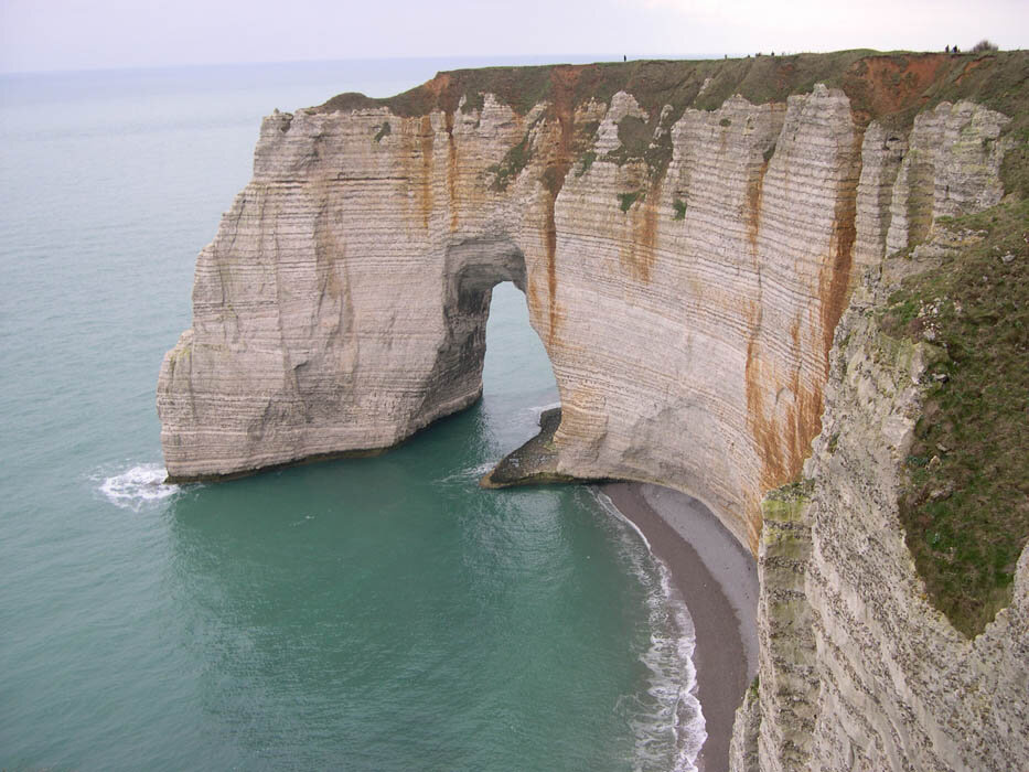 скала в море