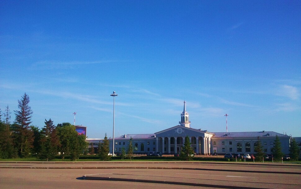 По городу