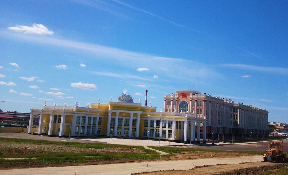 По проспекту