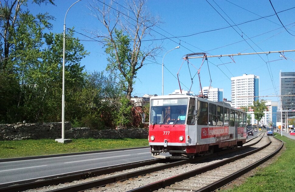 По проспекту