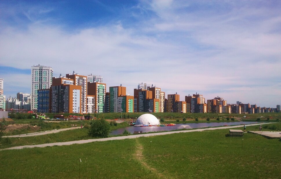 В июле у реки