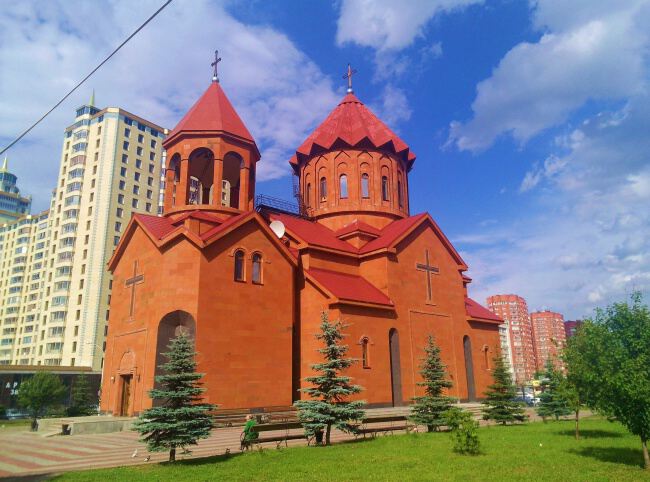По городу