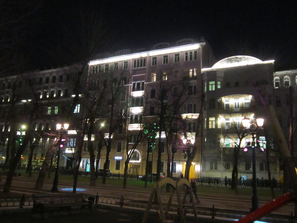 Тверской бульвар ночью