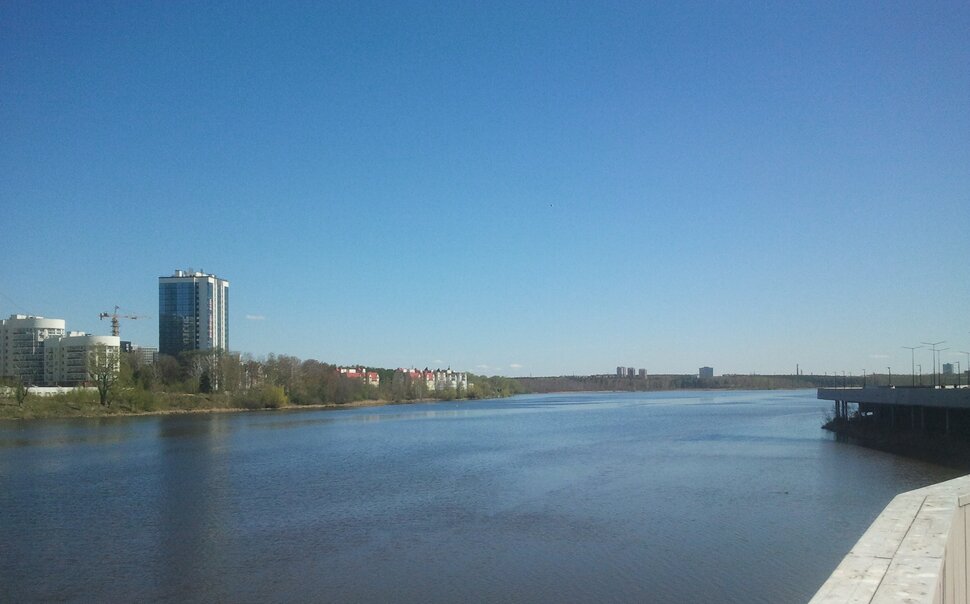 У реки в мае