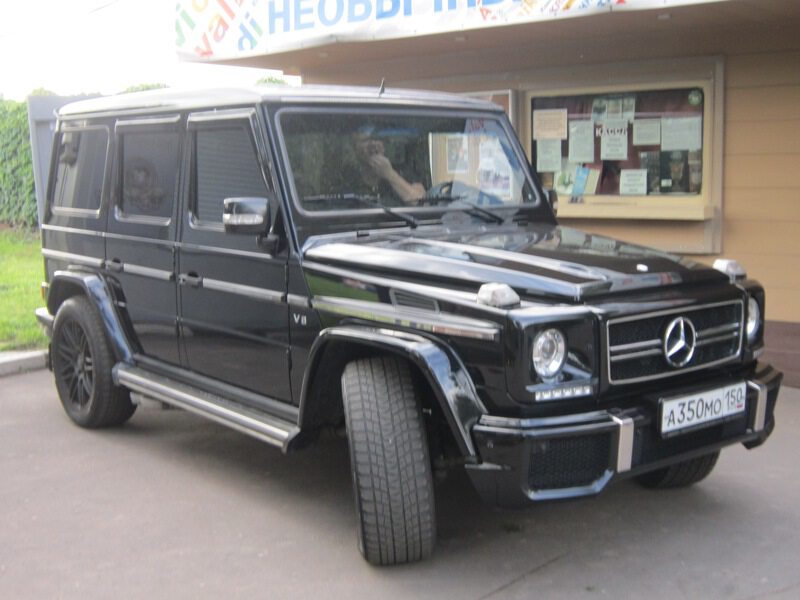 Чёрный джип Mercedes