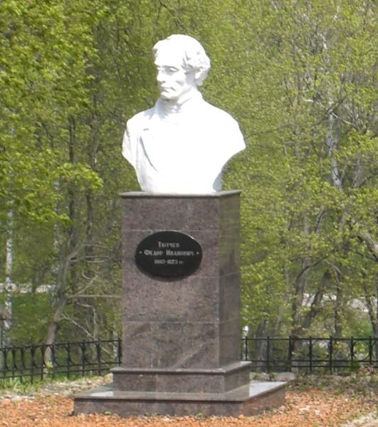Памятник поэту-мыслителю Ф. И. Тютчеву.