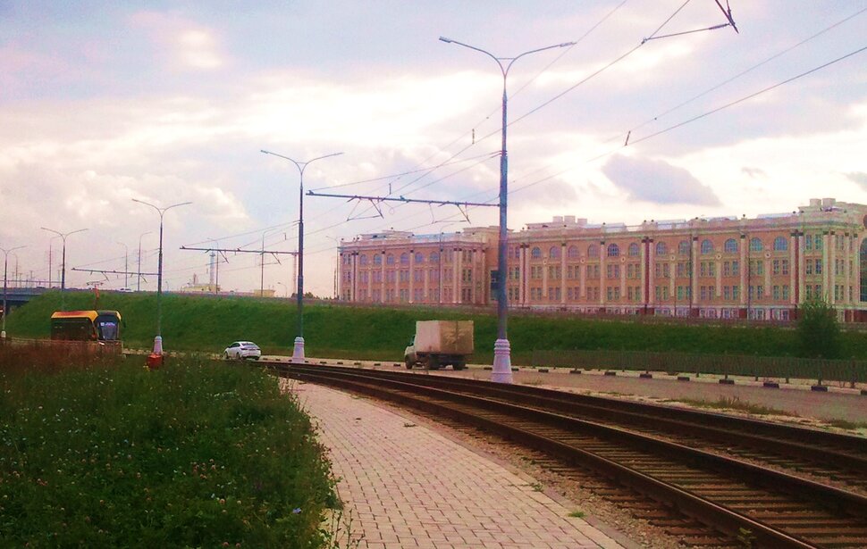 По проспекту