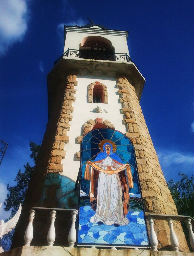 У часовни