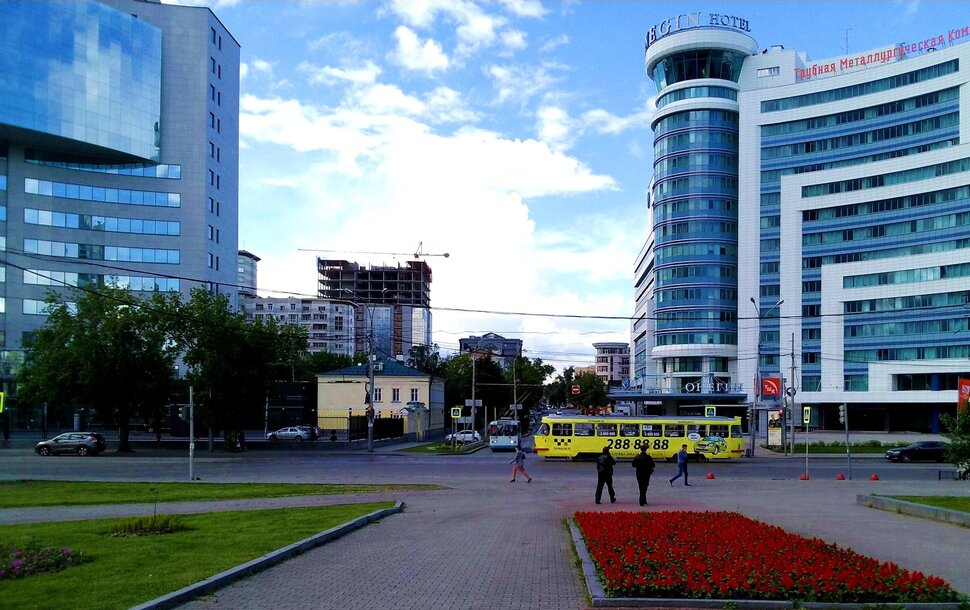 На площади