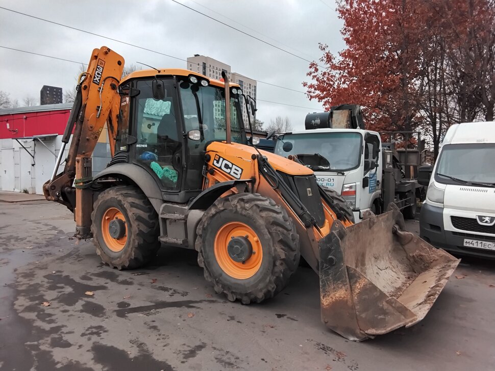 Экскаватор-погрузчик JCB