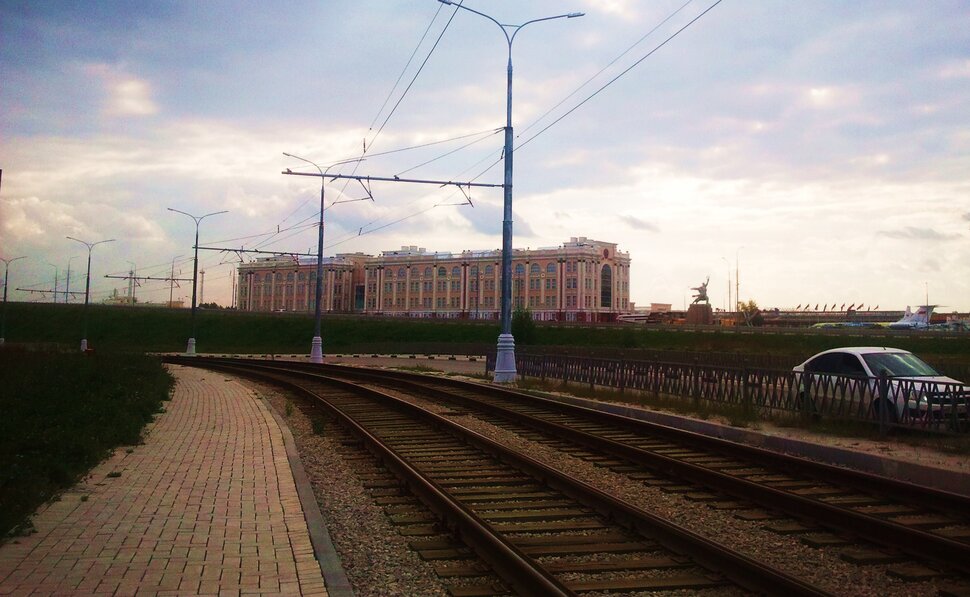 По проспекту