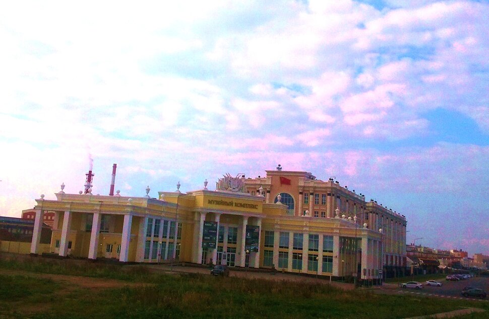 У домика