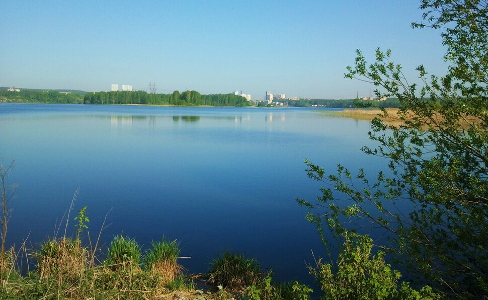 У реки в мае