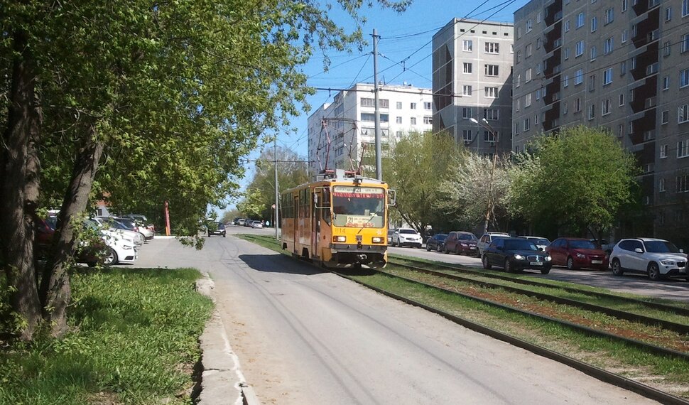 В зеленом мае на желтом трамвае
