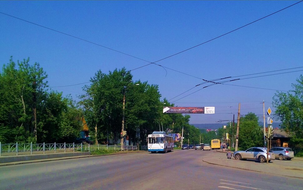 По проспекту