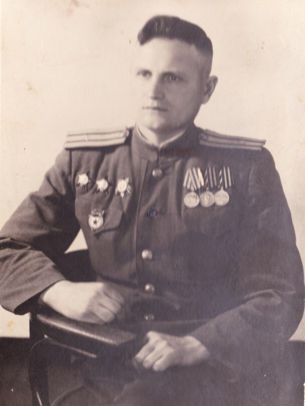 Новичков Александр Иванович, средний из трёх братьев
