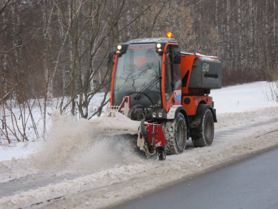 Очищаем дороги от снега