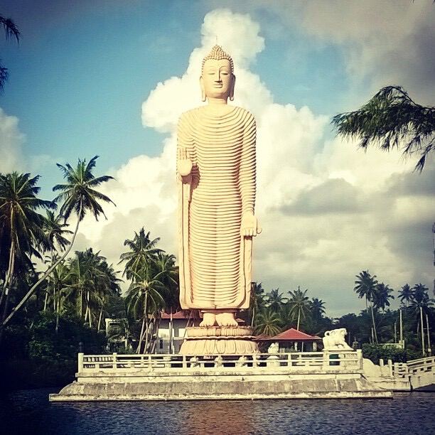 Памятник жертвам цунами 2004 года на Шри Ланке