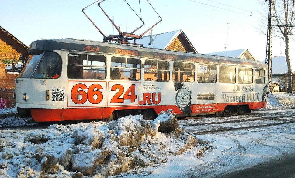 По снежку и по деревне