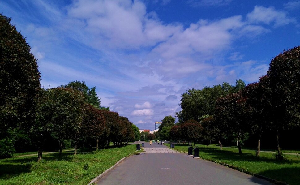 По бульвару