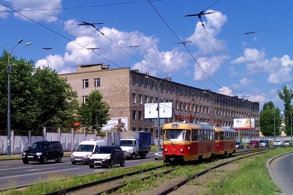 По проспекту