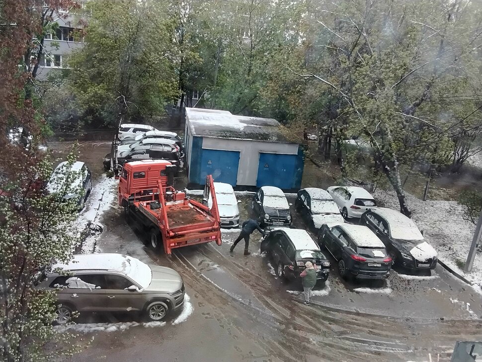 Второго мая выпал снег