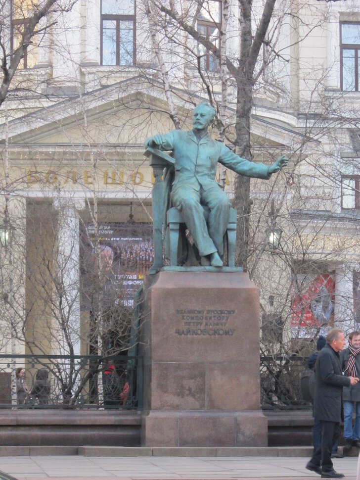 Памятник чайковскому в москве