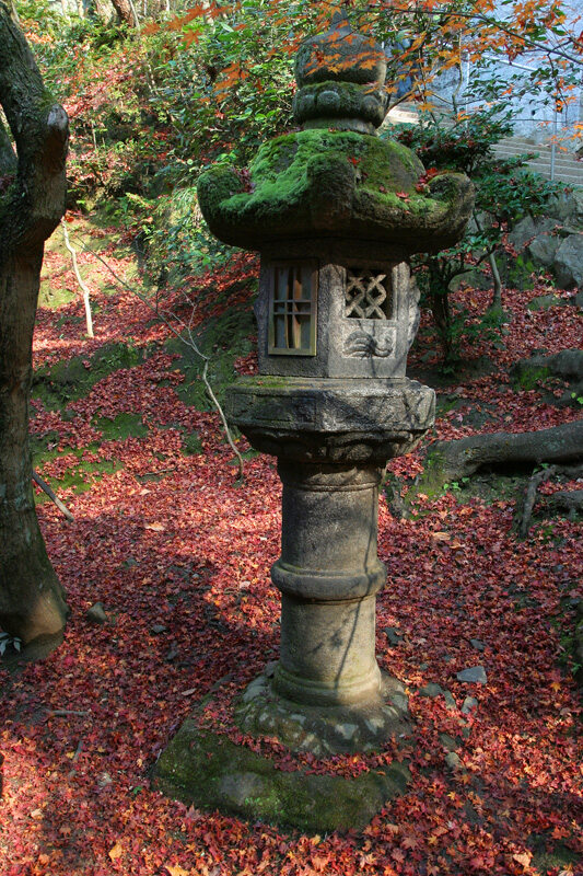 Садовые японские фонари