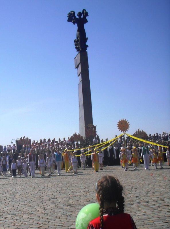 Солнечное завершение праздничного поздравления