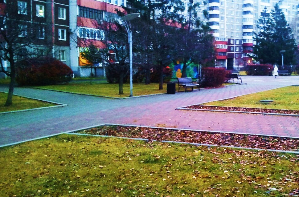 По бульвару